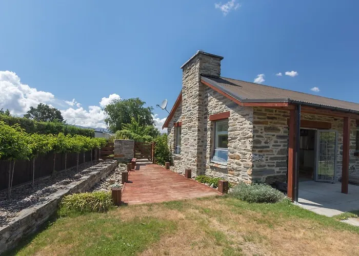 Holiday home Modern Charm - Town Near *
