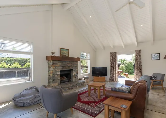 Modern Charm - Town Near Wanaka